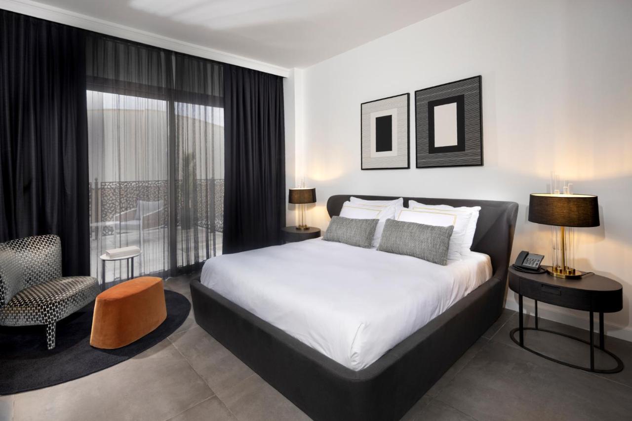 Dhotel *